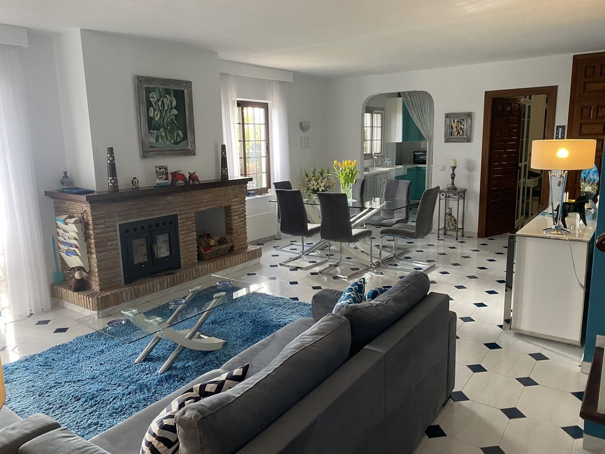 Apartament, penthouse w Altos de los Monteros Hiszpania Aa Cc B C Bb Af Cd