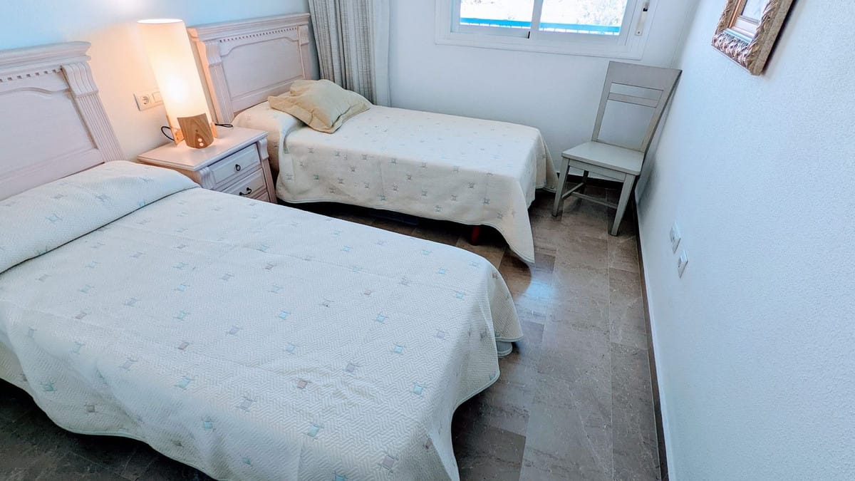 Apartament na środkowym piętrze w Estepona, Hiszpania do sprzedania Aa Cc B C Bb Af Cd
