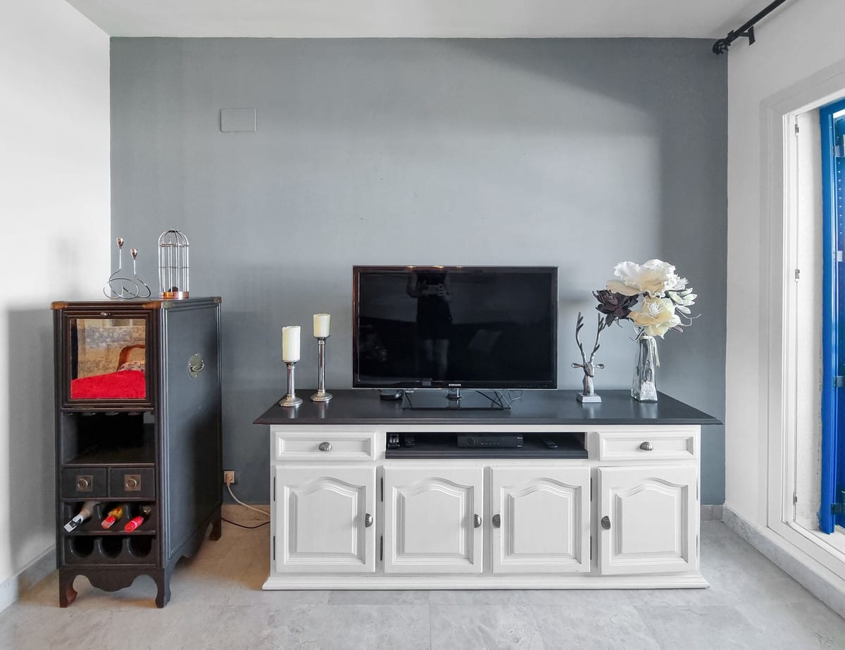 Apartament, Mieszkanie na średnim piętrze w San Luis de Sabinillas Hiszpania Aa Cc B C Bb Af Cd