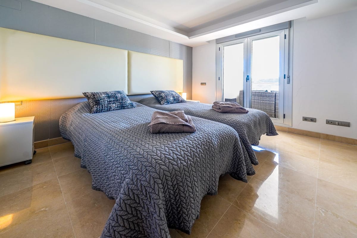 Parterowy apartament do zakupu w Benahavís, Hiszpania Aa Cc B C Bb Af Cd