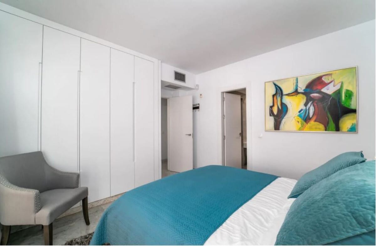 Apartament na środkowym piętrze w The Golden Mile, Hiszpania: Na sprzedaż E A Bba E Ac Aca B Cdf