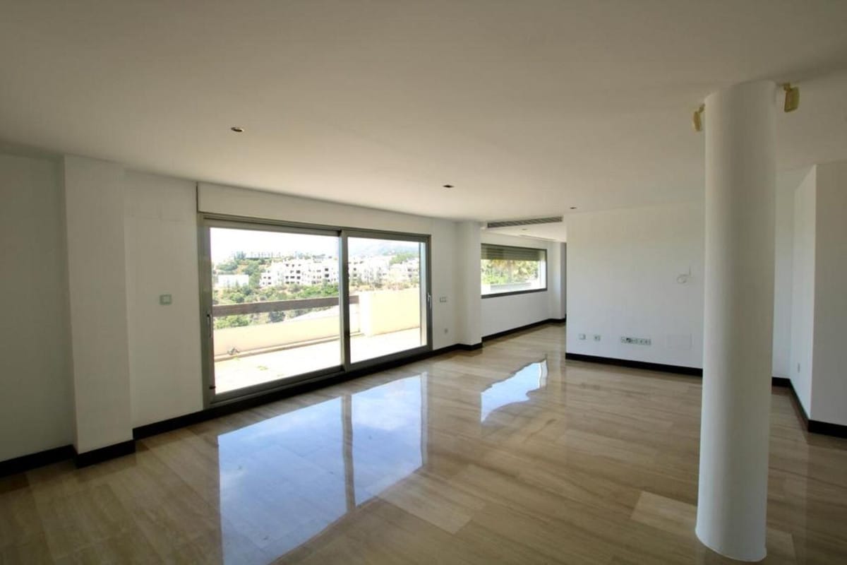 Penthouse na sprzedaż w Benahavís, Hiszpania E A Bba E Ac Aca B Cdf