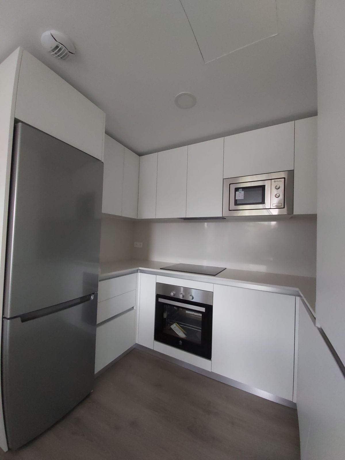 Hiszpania: Sprzedam apartament na środkowym piętrze w Estepona E A Bba E Ac Aca B Cdf