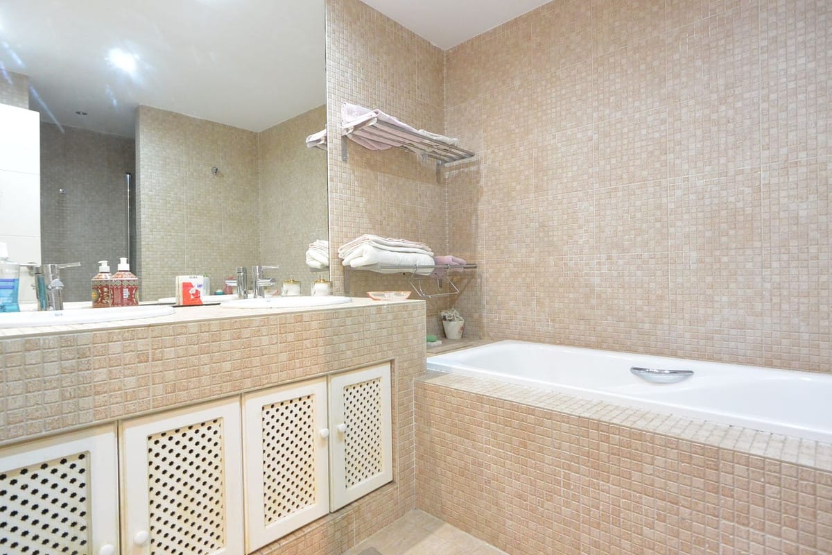 Costa del Sol: Apartament w The Golden Mile na sprzedaż E A Bba E Ac Aca B Cdf