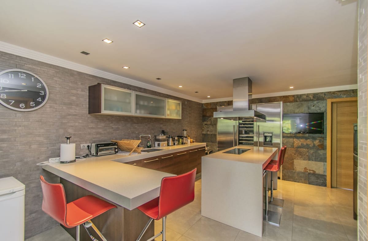Apartament na środkowym piętrze na sprzedaż w The Golden Mile, Hiszpania E A Bba E Ac Aca B Cdf