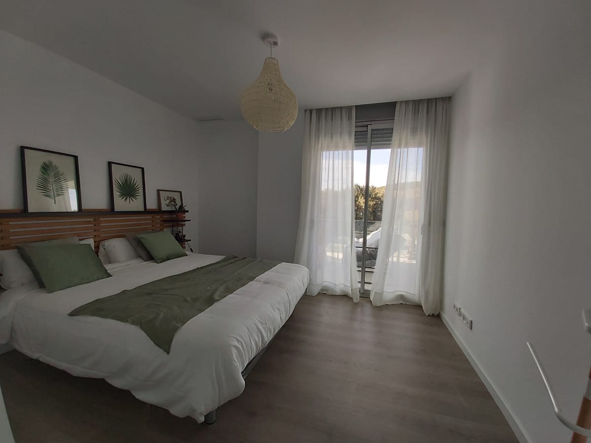 Hiszpania: Sprzedam apartament na środkowym piętrze w Estepona D Cee B F Ef F A C E C