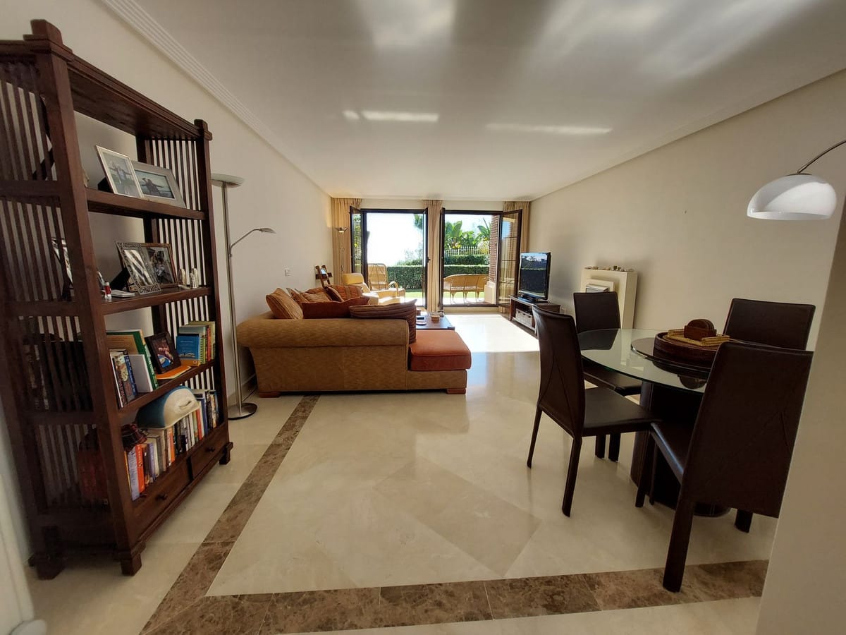 Ekskluzywny apartament parterowy na sprzedaż w Benahavís D Cee B F Ef F A C E C