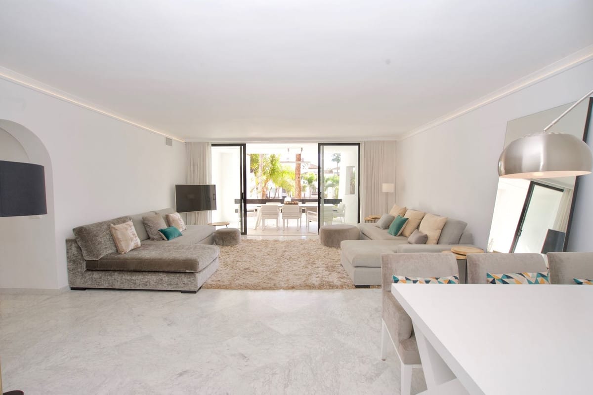 Middle Floor Apartment w The Golden Mile, Hiszpania na sprzedaż D Cee B F Ef F A C E C