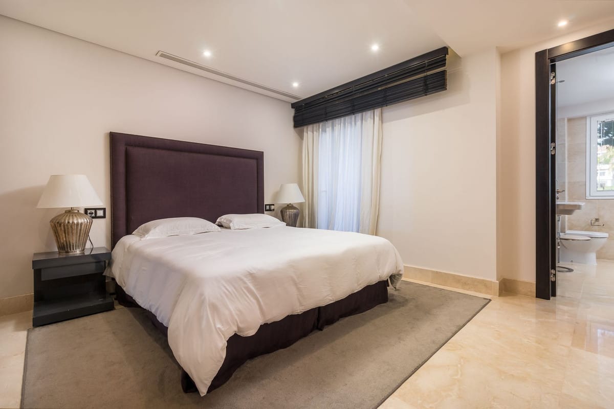 Ekskluzywne mieszkanie na parterze na The Golden Mile - Oferta sprzedaży, Hiszpania D Cee B F Ef F A C E C