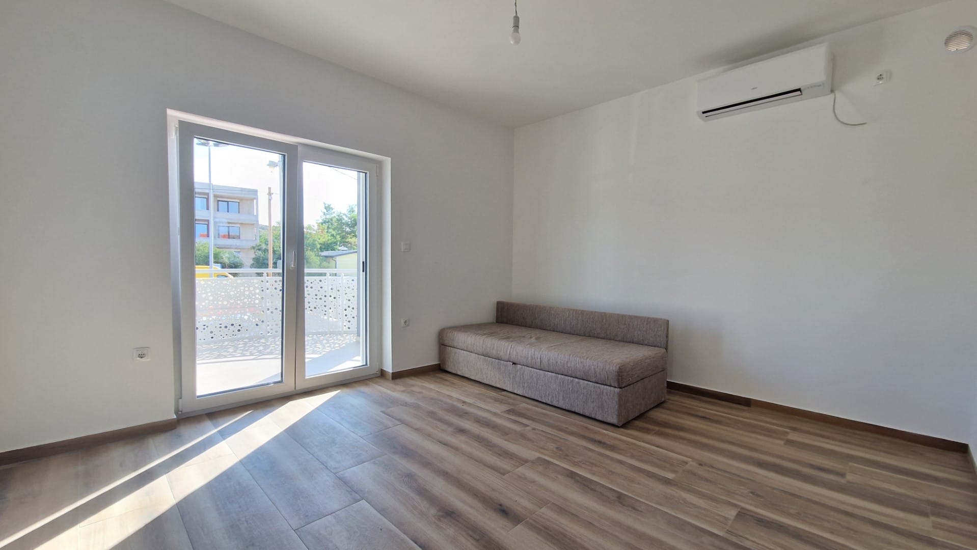 Apartament 25 m od morza, całkowicie odnowiony, Turanj, 1 piętro A Turanj