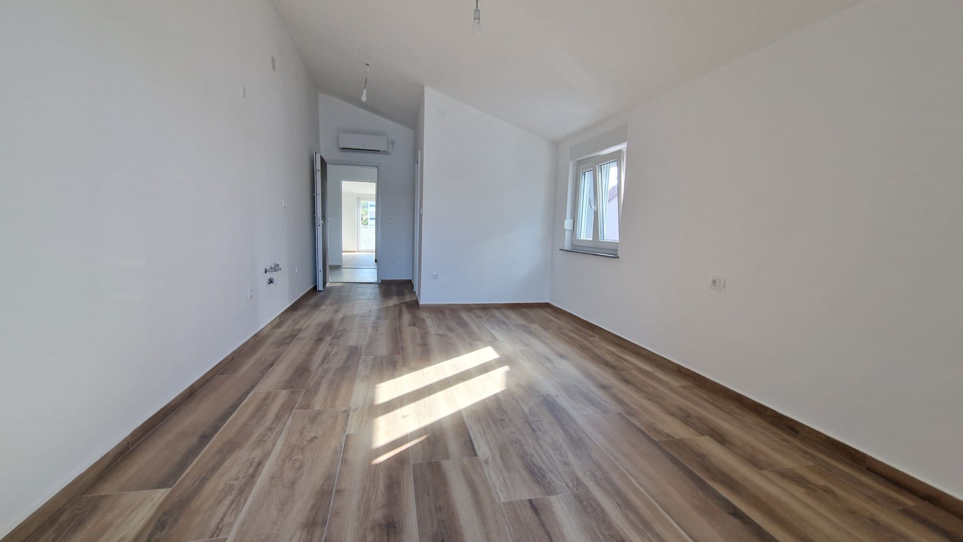 2 apartamenty, 1 rząd do morza, całkowicie odnowione, Turanj, 2 piętro A Garsonijera Turanj