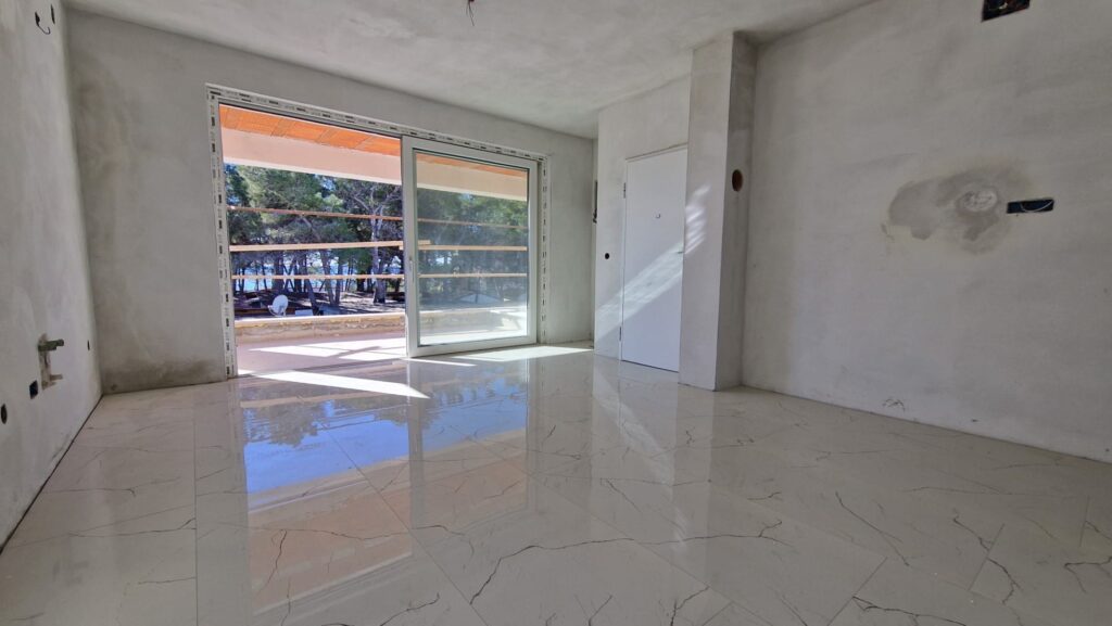 Na sprzedaż apartament w nowym budynku, 110m od morza, pierwsze piętro, 90 m2 - Vir A A