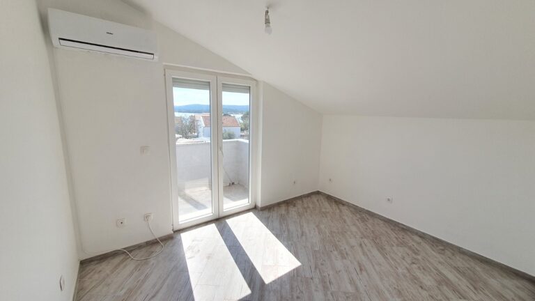 Apartament z widokiem na morze, nowy budynek, Turanj A Turanj