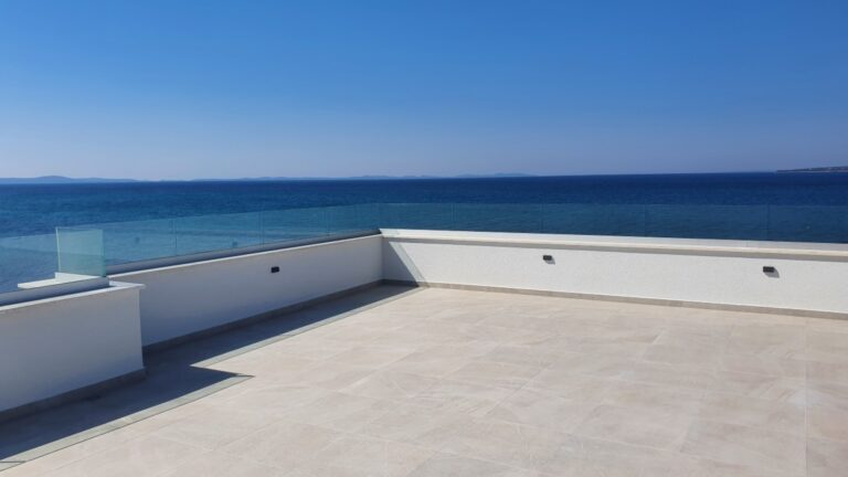 PENTHOUSE PIERWSZY RZĄD DO MORZA, FANTASTYCZNY WIDOK NA MORZE, PRIVLAKA A Privlaka Emporia Nekretnine Zadar Penthouse