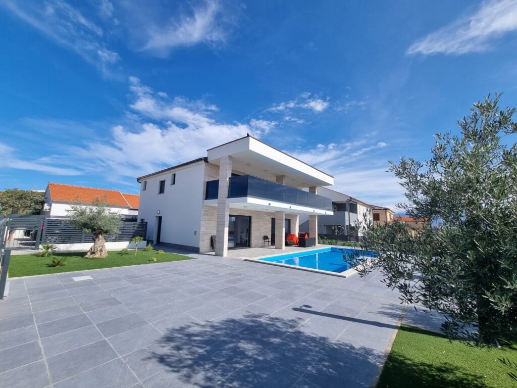 Nowa willa z basenem, 5 sypialni, 120 m od morza, Vir H Vir Emporia Nekretnine