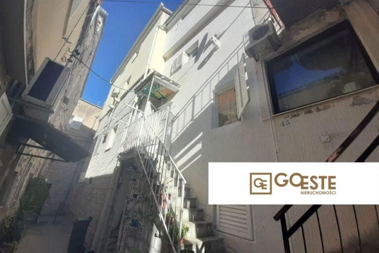 Dom w szeregu, na 4 piętrach - REF ID: 2016/485 w Trogir Chorwacja Trogir House In A Row On Floors For Sale