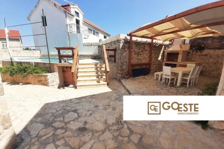 Odnowiony kamienny dom z basenem - REF ID: 2016/552 w Hvar Chorwacja Hvar Renovated Stone House With Swimming Pool For Sale