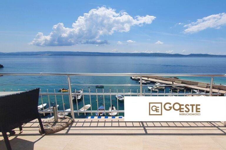 Dom apartamentowy z restauracją w pierwszym rzędzie do morza - REF ID: 2018/226 w Omis Chorwacja Omis House First Row To The Sea For Sale