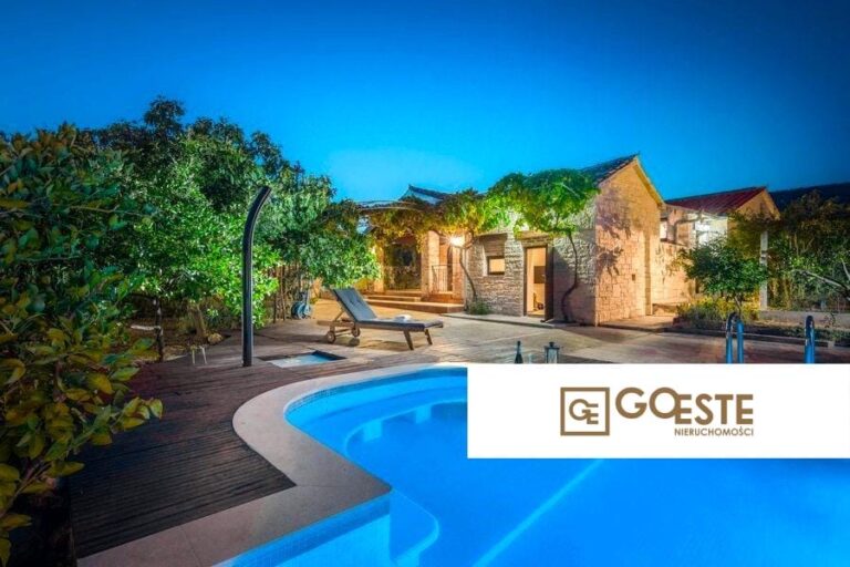 Dalmatyńska posiadłość z basenem i gajem oliwnym - REF ID: 2021/235 w Trogir Chorwacja Trogir Dalmatian Estate For Sale