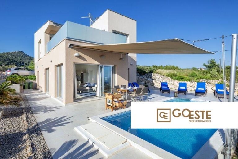 Nowoczesna willa z basenem - REF ID: 2026/101 w Hvar Chorwacja Hvar House With Pool For Sale