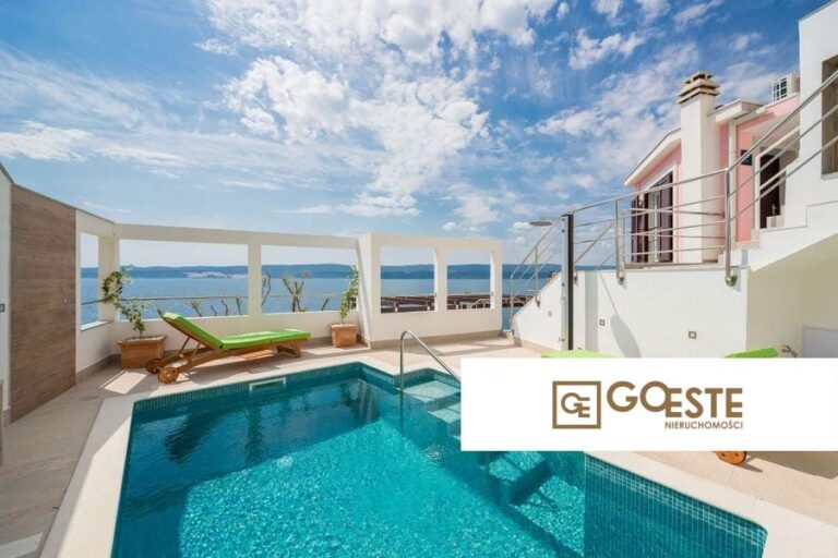 Wyjątkowa nieruchomość z basenem, w pierwszym rzędzie do morza - REF ID: 2026/76 w Omis Chorwacja Omis Exceptional Property With Pool First Row To The Sea For Sale