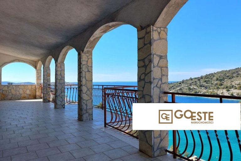 Dom apartamentowy z widokiem na morze - REF ID: 2029/35 w Rogoźnica Chorwacja Near Rogoznica Apartment House With Sea View For Sale