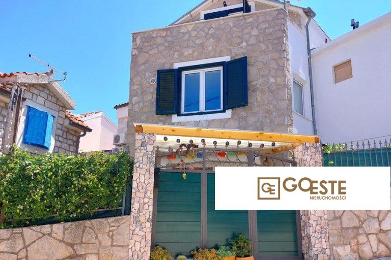 Uroczy dom w centrum miasta - REF ID: 2029/61 w Primosten Chorwacja Primosten Charming House In Center For Sale
