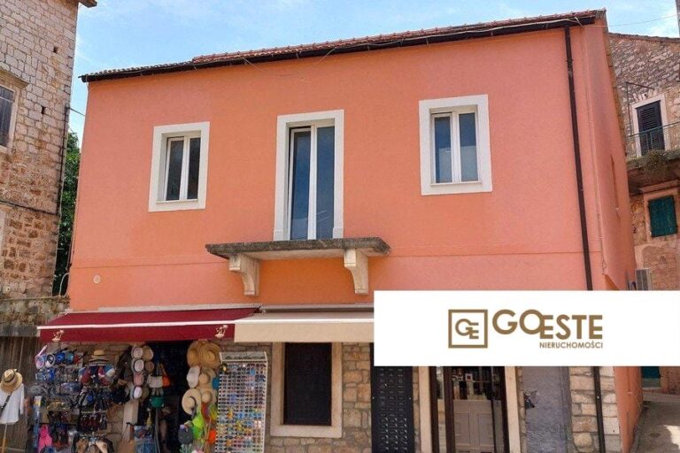 Trzy apartamenty w sercu atrakcyjnego miejsca - REF ID: 2029/64 w Hvar Chorwacja Island Hvar Three Apartments For Sale