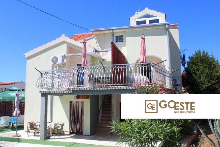 Dom apartamentowy z widokiem na morze - REF ID: 2030/07 w Rogoźnica Chorwacja Near Rogoznica Apartment House With Sea View For Sale