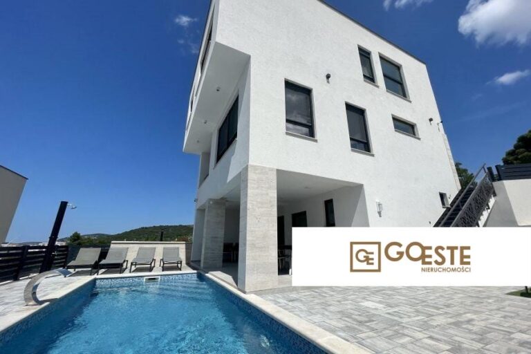 Willa z widokiem na morze - REF ID: 2030/55 w Vodice Chorwacja Vodice Villa With Sea View For Sale