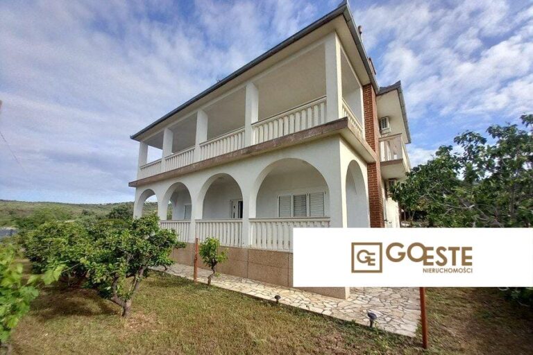 Dom z dużym ogrodem - REF ID: 2031/83 w Trogir Chorwacja Trogir House With Large Garden For Sale
