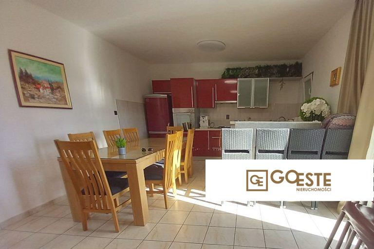 Apartament z działką budowlaną - REF ID: 2031/98 w Kastela Chorwacja Kastela Three Bedroom Apartment With A Sea View For Sale