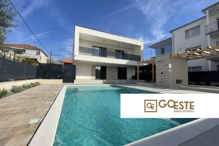 Nowo wybudowana willa z basenem - REF ID: 2035/116 w Trogir Chorwacja Trogir House With Pool For Sale