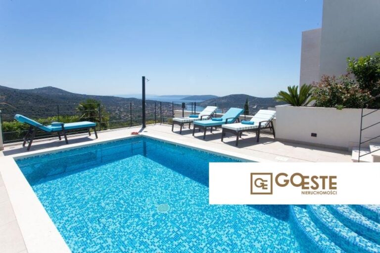 Willa z basenem i widokiem na morze - REF ID: 2035/82a w Trogir Chorwacja A Marina Luxury Villas With Sea View For Sale