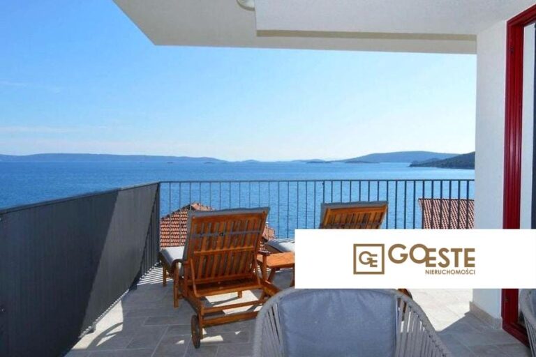 Dom wolnostojący lub bliźniak z widokiem na morze - REF ID: 2035/88 w Trogir Chorwacja Near Trogir Two Houses With Sea View For Sale