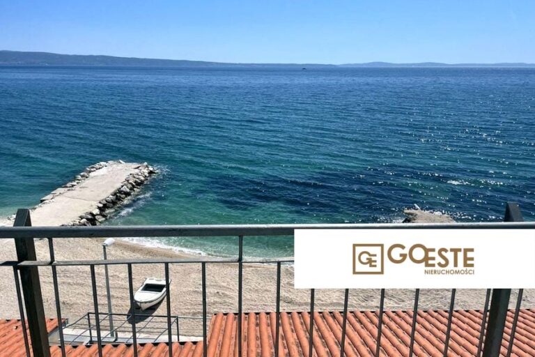 Kaskadowy dom w pierwszym rzędzie do morza - REF ID: 2036/28 w Split okolica Chorwacja Near Split House First Row To The Sea For Sale