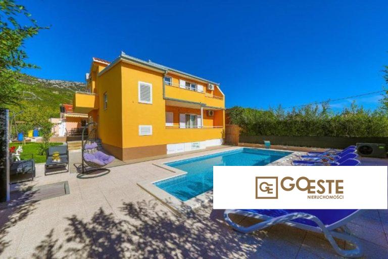 Willa z basenem - REF ID: 2036/84 w Kastela Chorwacja Kastela Villa With Pool For Sale