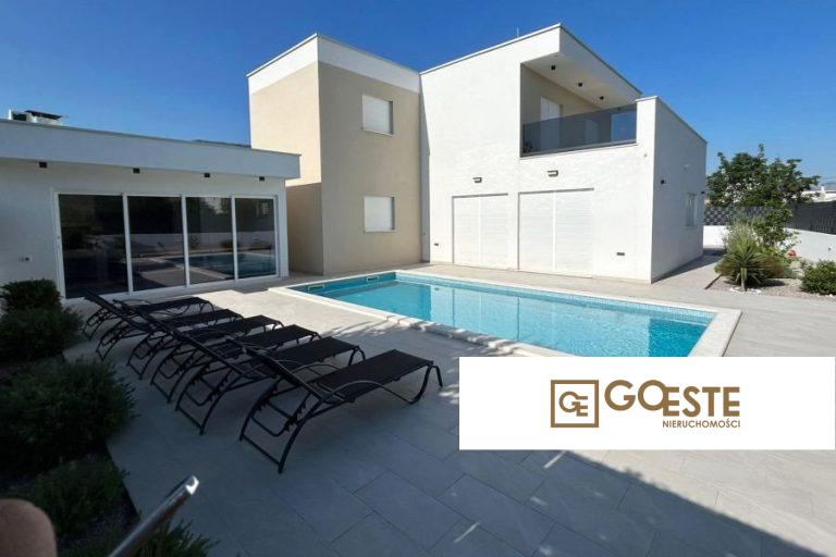 Luksusowa willa z basenem - REF ID: 2037/45 w Kastela Chorwacja Kastela Villa With Pool For Sale