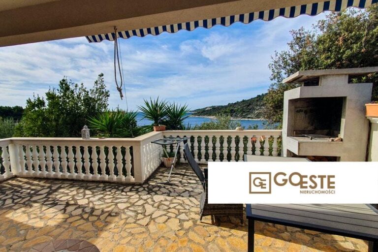 Piętrowy dom blisko morza - REF ID: 2037/53 w Rogoźnica Chorwacja Rogoznica Two Story House With A Sea View For Sale