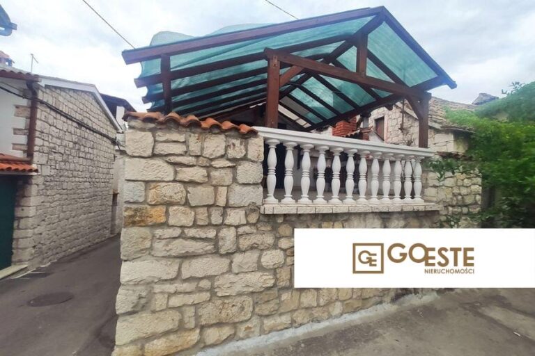 Kamienny dom w centrum - REF ID: 2040/27 w Trogir Chorwacja Trogir Stone House In Center For Sale