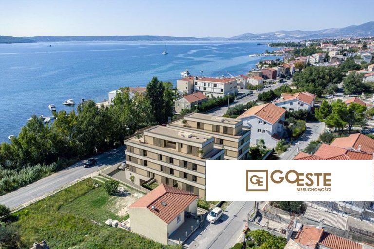 Atrakcyjny projekt w pierwszym rzędzie do morza - REF ID: 2040/31 w Kastela Chorwacja Kastela Two Modern Apartment Buildings For Sale