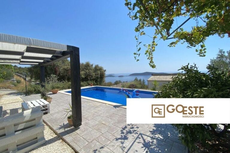 Piękny dom z basenem i widokiem na morze - REF ID: 2043/36 w Rogoźnica Chorwacja Near Rogoznica House With Pool For Sale
