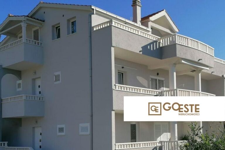 Dom apartamentowy z widokiem na morze - REF ID: 5009/30 w Hvar Chorwacja Apartment House With Sea View Hvar For Sale