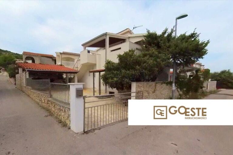 Dom wolnostojący blisko morza - REF ID: 5105/30 w Rogoźnica Chorwacja Rogoznica House Near The Sea For Sale