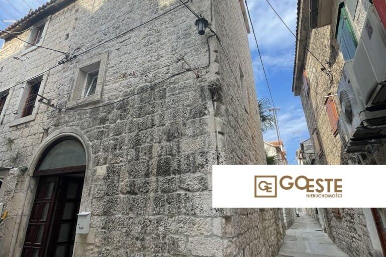 Kamienny dom w centrum - REF ID: 5114/30 w Trogir Chorwacja Trogir Stone House For Sale