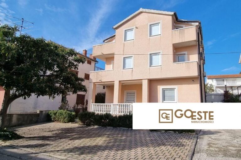 Dom z apartamentami blisko plaży i centrum - REF ID: 5195/30 w Vodice Chorwacja Vodice Apartment House For Sale