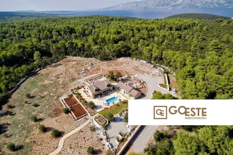 Unikalna nieruchomość z kamiennymi domami - REF ID: 5217/30 w Hvar Chorwacja Hvar Two Willas With Pool For Sale