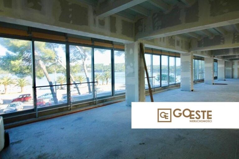 Przestrzeń komercyjna w pierwszym rzędzie do morza - REF ID: 5228/30 w Hvar Chorwacja Hvar Bussines Space For Sale