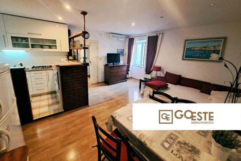 Czteropokojowy apartament w starym centrum - REF ID: 5236/30 w Trogir Chorwacja Trogir Apartment In Old Center For Sale