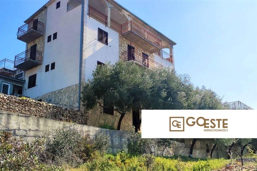 Dom apartamentowy z widokiem na morze - REF ID: 2029/35 w Rogoźnica Chorwacja Near Rogoznica Apartment House With Sea View For Sale